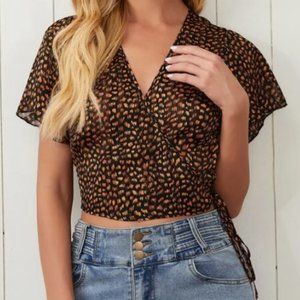 NWOT 💎 Side-knot Wrap Crop Top